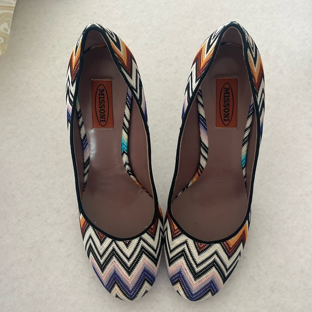 Missoni round toe pumps